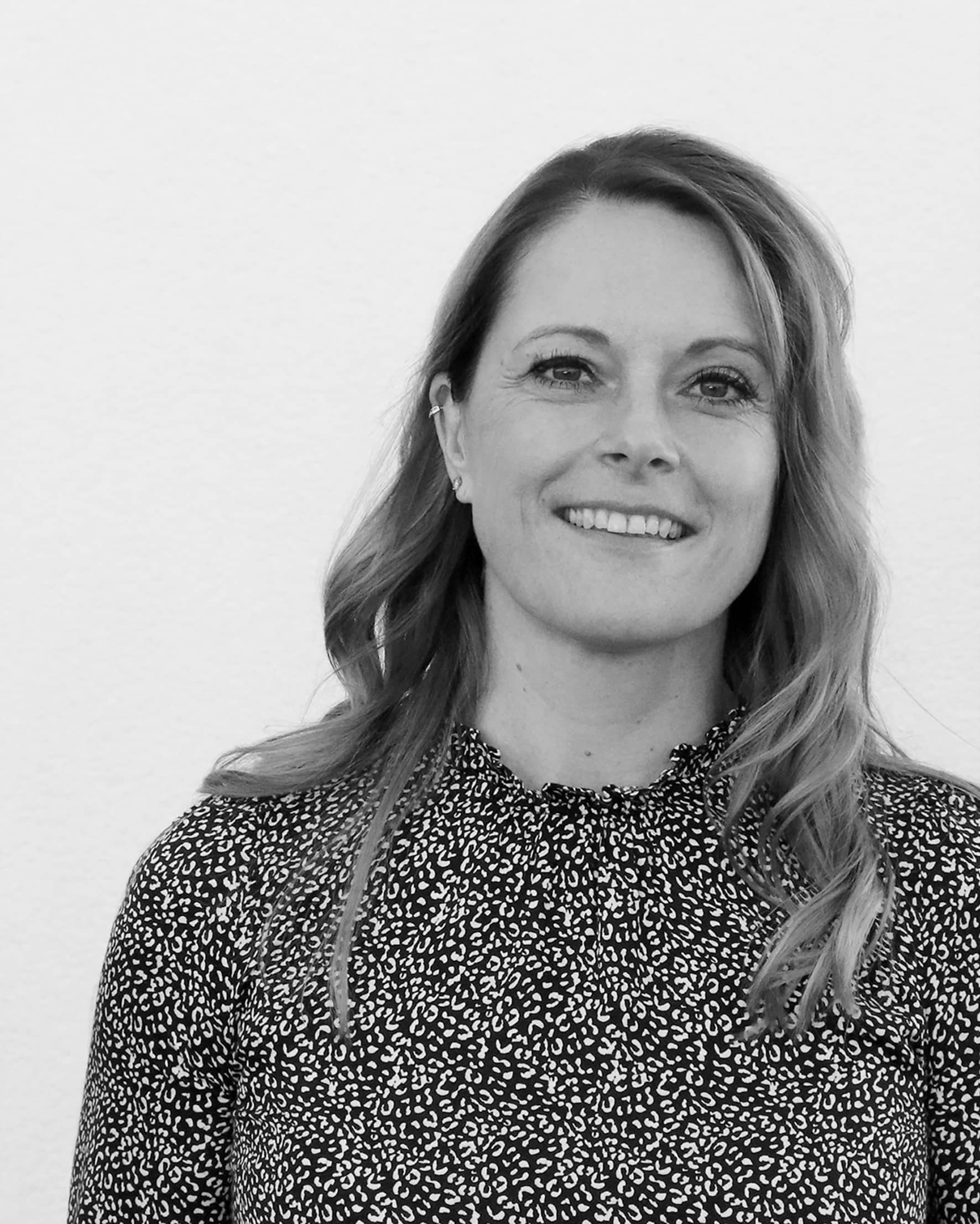 neufinanzkultur-Profilbild-Melanie-Holderle neuefinanzkultur Immobilien kaufen bauen finanzierungen Versicherung Team Melanie