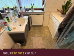 Badezimmer - Wunderschöne Sanierte 4 Zimmer- Wohnung mit Balkon