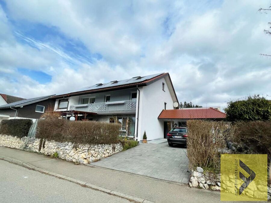 Wunderschöne Sanierte 4 Zimmer- Wohnung mit Balkon, 72525 Münsingen, Etagenwohnung