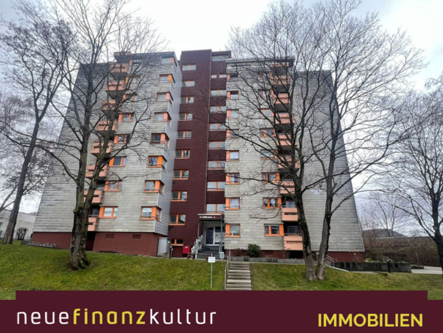 3,5-Zimmer-Wohnung mit zwei Balkonen & Weitblick – viel Potenzial in Dettingen, 72581 Dettingen an der Erm, Etagenwohnung