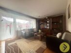 Wohnzimmer - 🏡 Sonnige 3-Zimmerwohnung mit großem Balkon & Garage in attraktiver Lage!