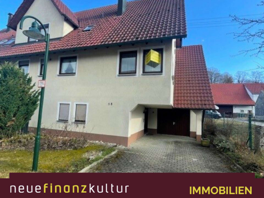 Großzügige Doppelhaushälfte mit Gartenidylle und 3 Balkonen, 72587 Römerstein, Doppelhaushälfte