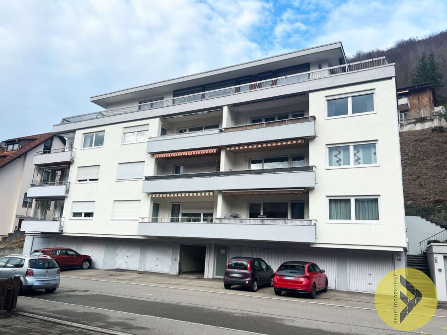 🏡 Sonnige 3-Zimmerwohnung mit großem Balkon & Garage in attraktiver Lage!, 72574 Bad Urach, Etagenwohnung